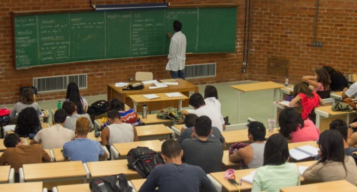Professores de federais não podem manter benefícios ao mudarem de instituição
