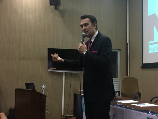“A crise não é política, a crise é do capital”, afirma Alysson Mascaro em lançamento de livro